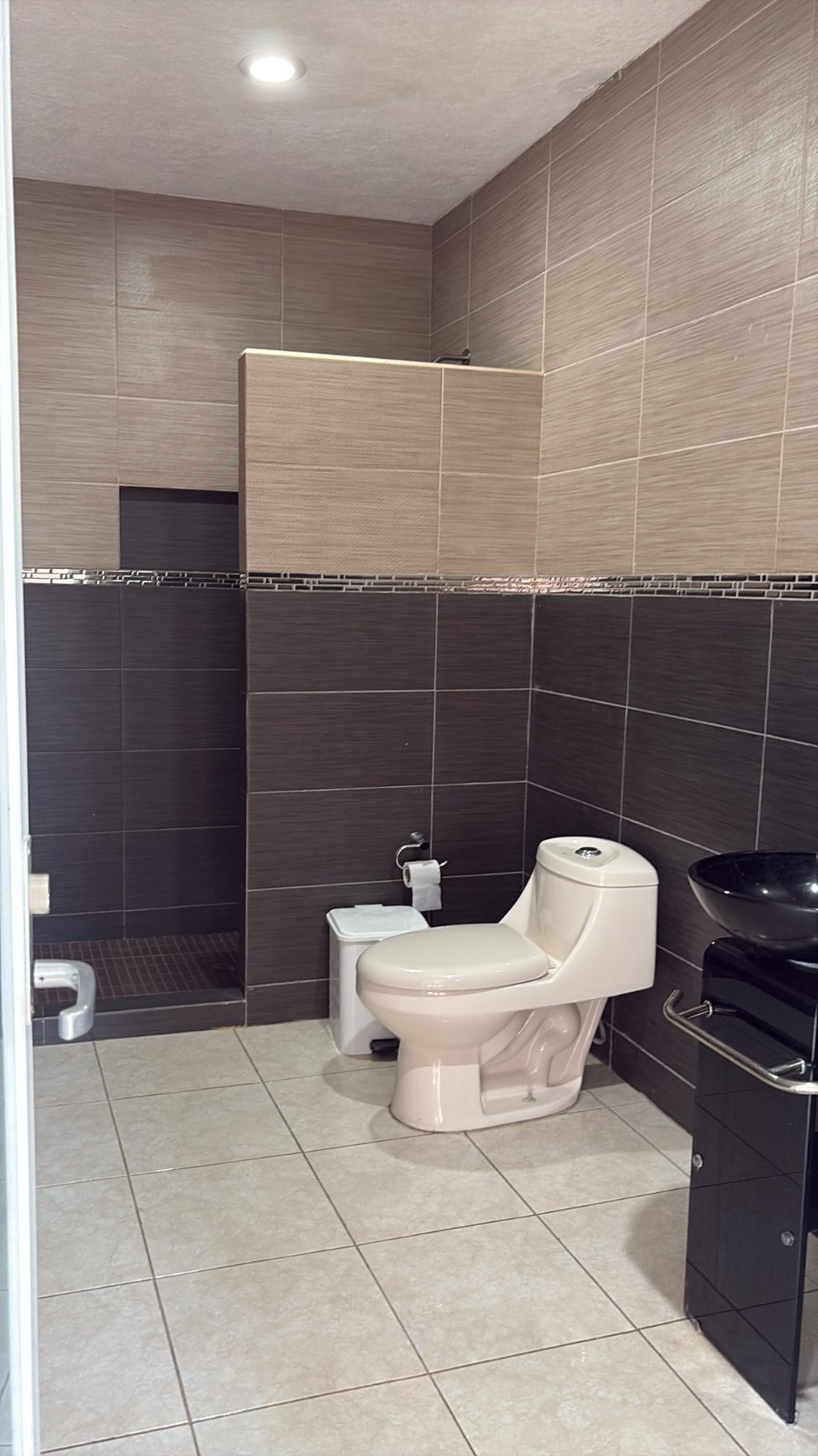 SE RENTA CASA - 3 habitaciones con clima